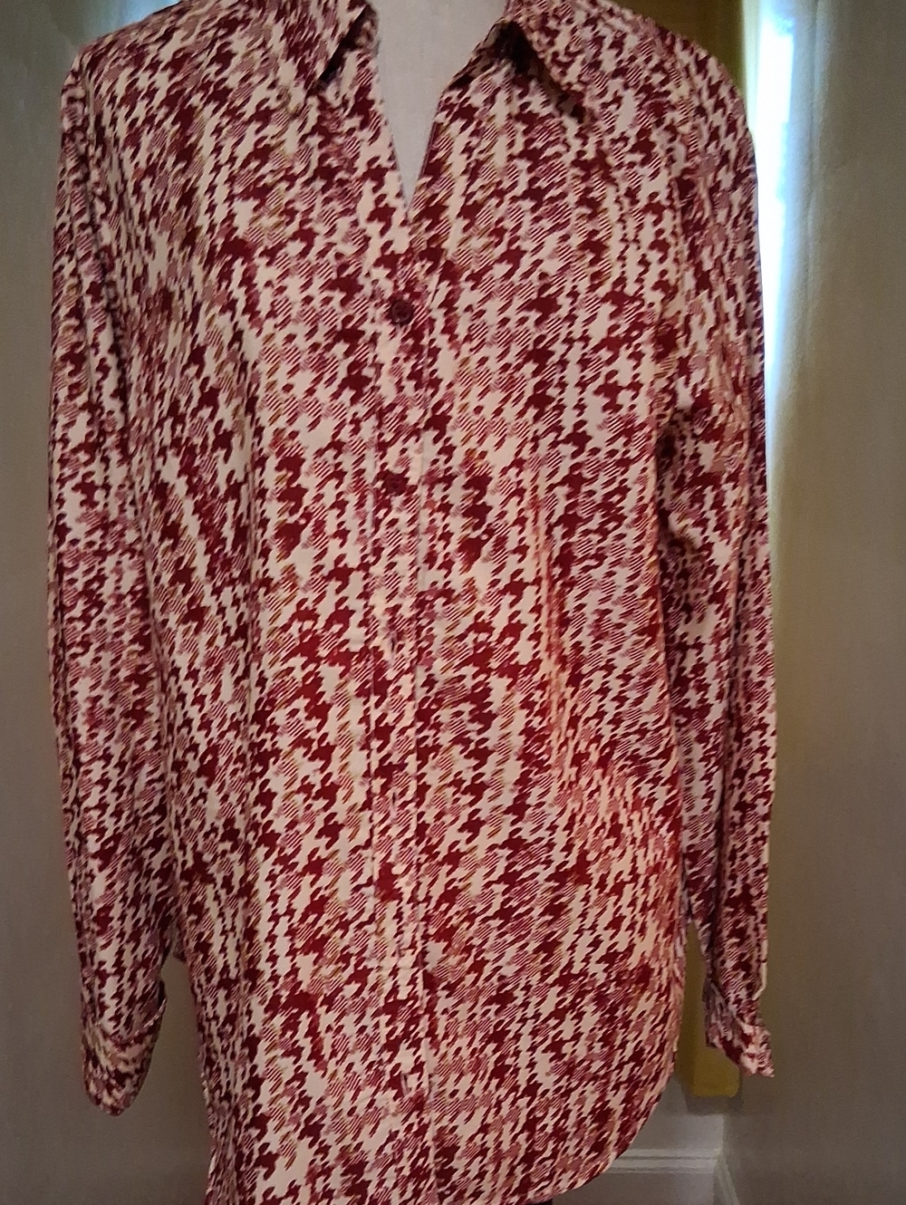 Women’s Red and White Printed Button-Up Blouse